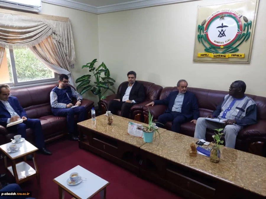 ملاقات دکتر خسرویان با رئیس دانشگاه ژوزف کی زربو در کشور بورکینافاسو
 2